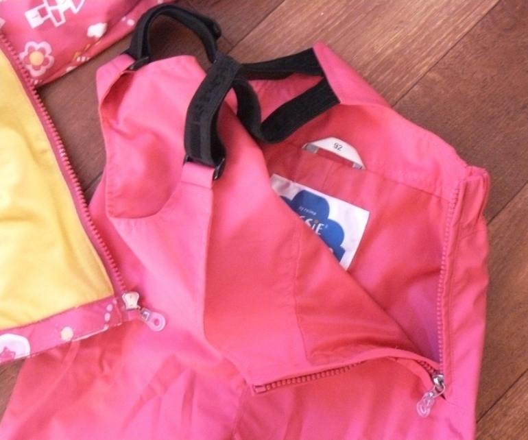 Комплект ветровочный Lassie р.92+ Новый Цена 1700!!!Почта за мой счет!!!