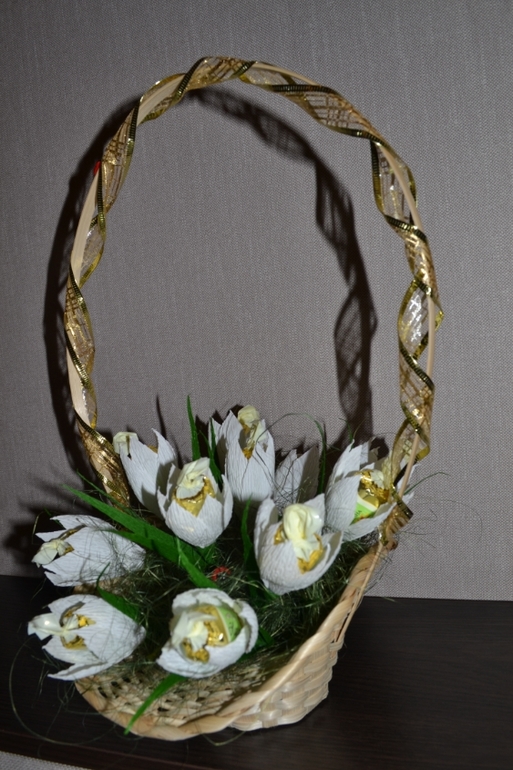 Девочки я к вам со своими первыми тюльпанчиками и крокусами