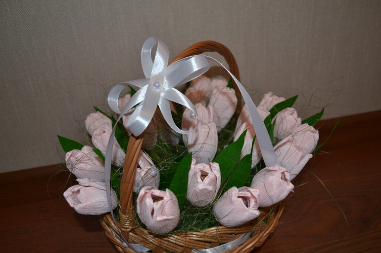 Девочки я к вам со своими первыми тюльпанчиками и крокусами