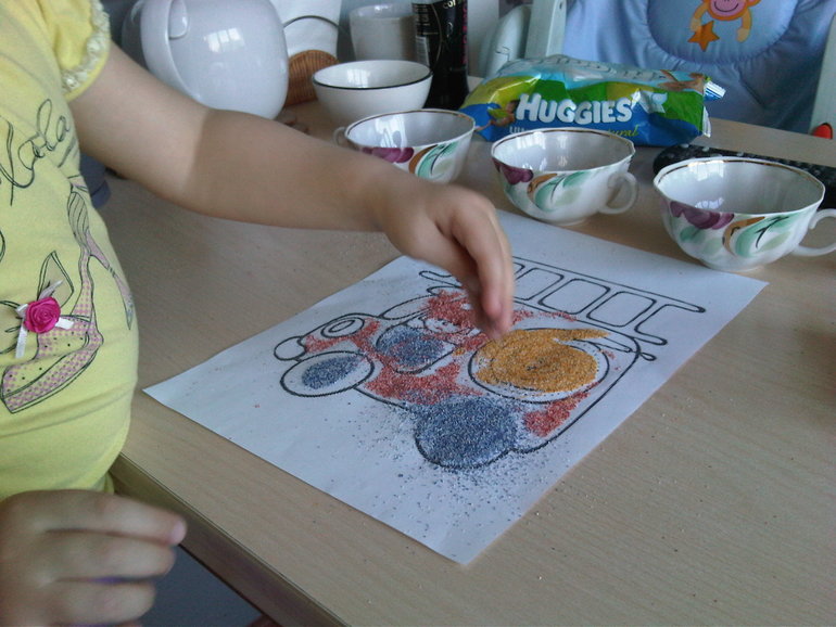 Играем со льдом и рисуем манкой