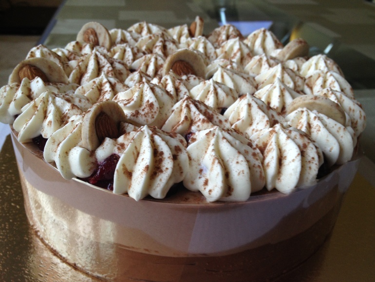 Два шоколада с вишней