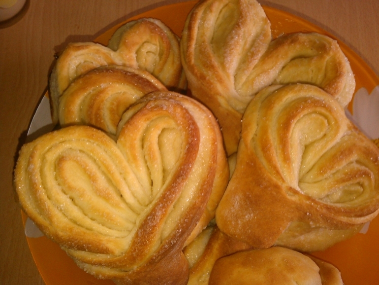 подобие московских плюшек и курица в панировке из овсяных хлопьев