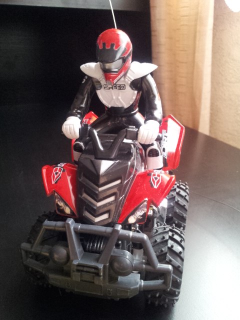 Квадроцикл радиоуправляемый с гонщиком -низкая цена, скромные размеры