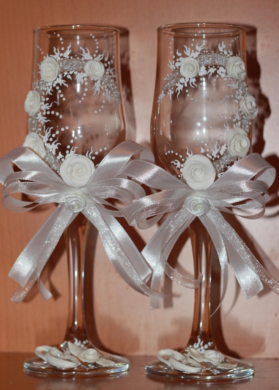 Еще одна пара бокальчиков уехала..... с новым декором ножки!!