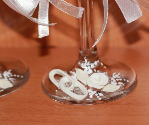 Еще одна пара бокальчиков уехала..... с новым декором ножки!!