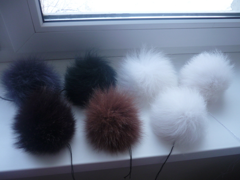 Всё по 250р.!  Меховые помпоны.