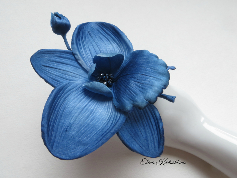 Орхидея из шелка.