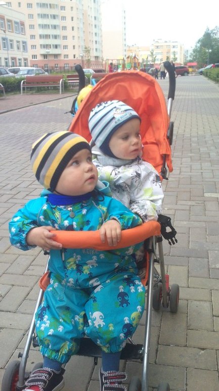 гуляем без двойной коляски)пара фотовариантов)