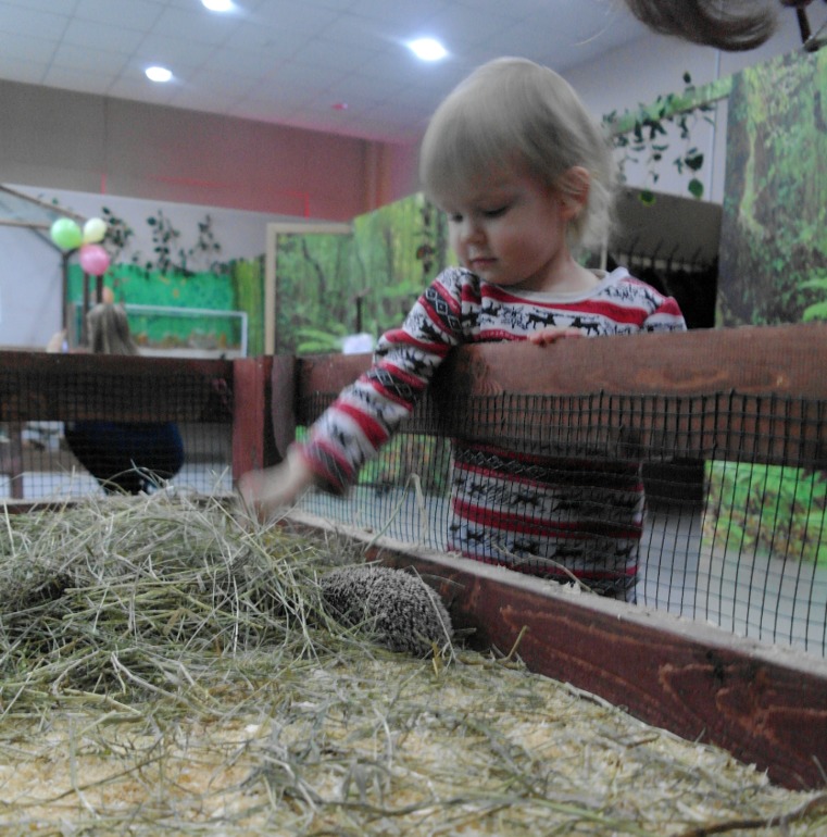 Сегодня Кире год и девять и мы были в ЗООПАРКЕ=))))))