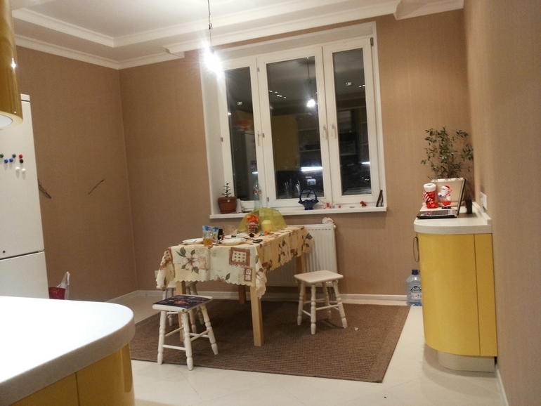 И вот оно....окно))) Прошу помощи с текстилем на кухне.