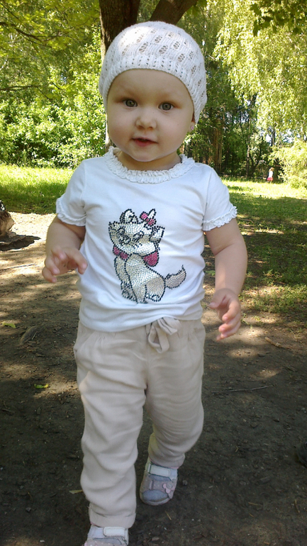 весёлая киска для дочки из стразиков Сваровски