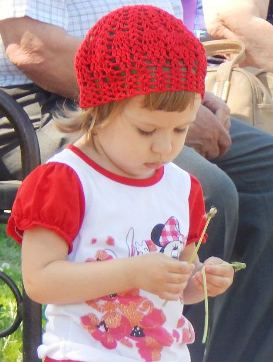 Красная ажурная беретка