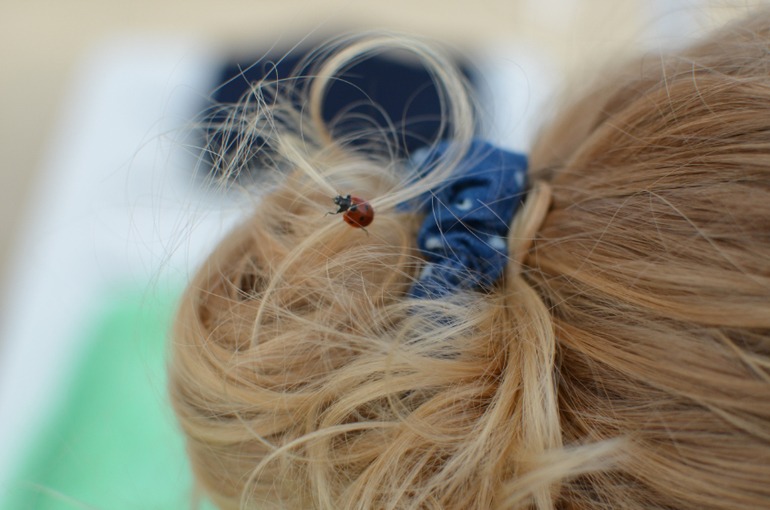 от улыбки хмурый день светлей:)