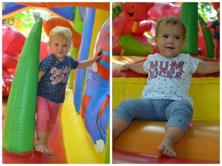 от улыбки хмурый день светлей:)