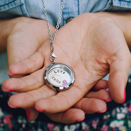 Очень симпатичная серебряная бижутерия с гравировкой