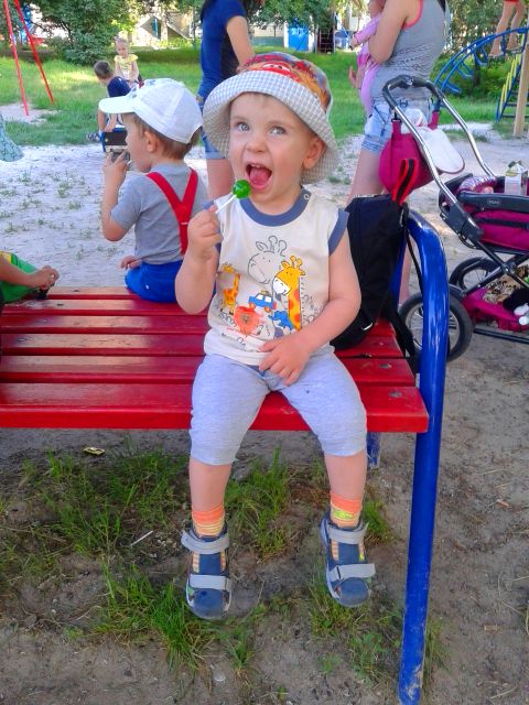 Первые палочки,чупа-чупс,капризы,походы на горшок,выздоравливаем:)