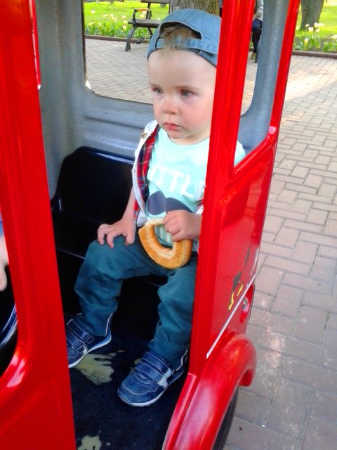 Наши первые карусели...:))