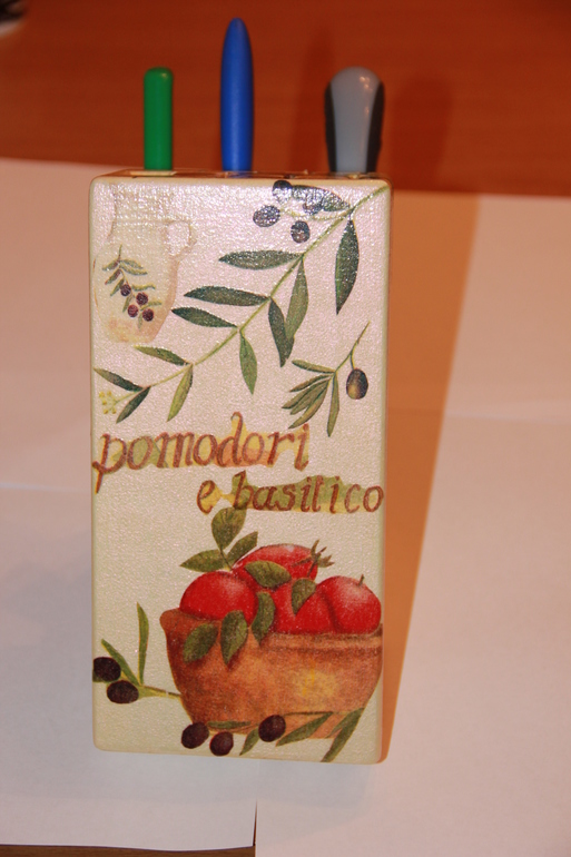 Новичок в декупаже)) «Подставка для ножей»