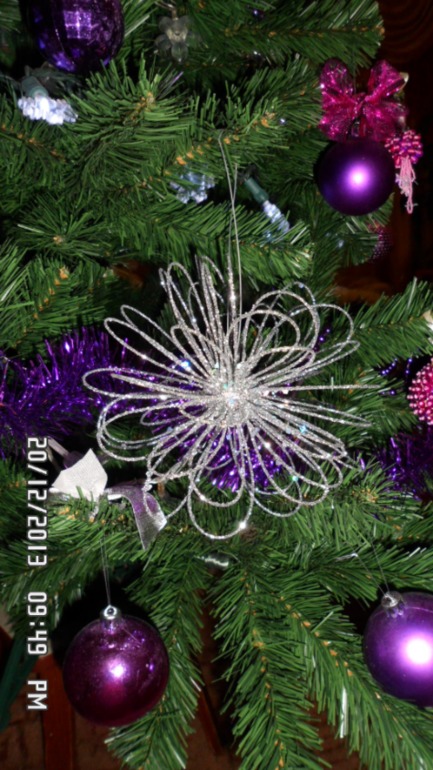 Нарядили елку - скоро Новый год!