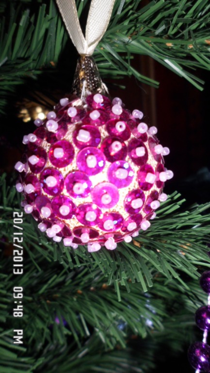 Нарядили елку - скоро Новый год!