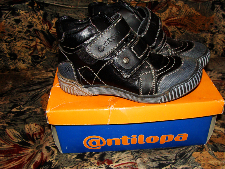 Отдам вещи на мальчика  .Игрушки  книги.