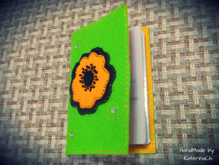 Обложка на паспорт из фетра №1