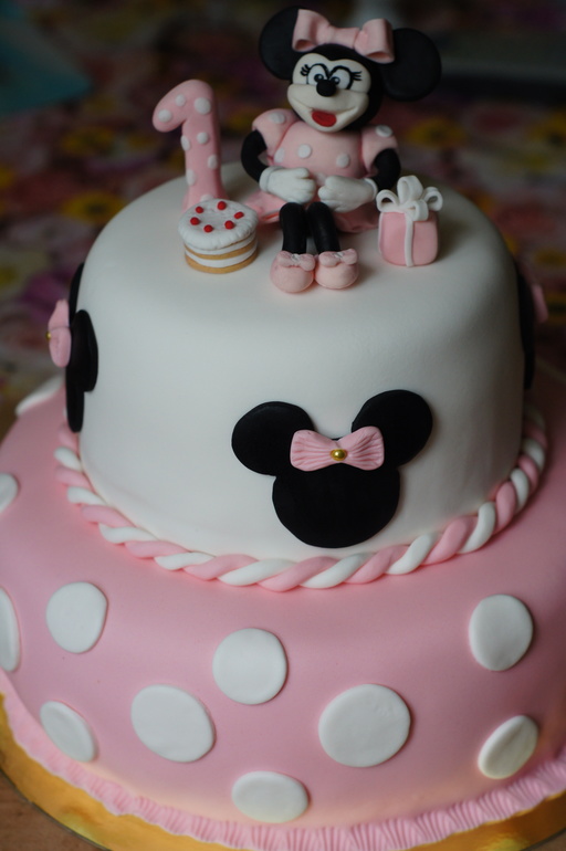 тортик на годик.Не судите строго,я новичок...))с тапками-мимо..