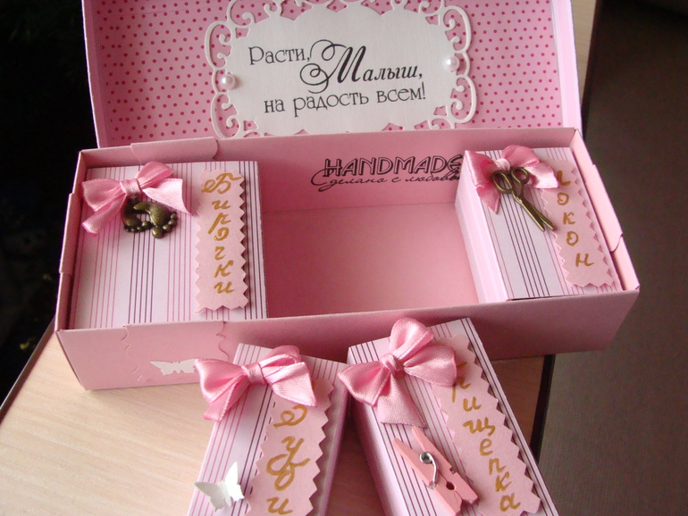 В наличии коробочки