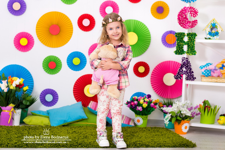 Девочка весна Полина...