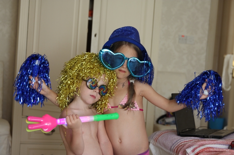 Ванюшка ждет не дождется))