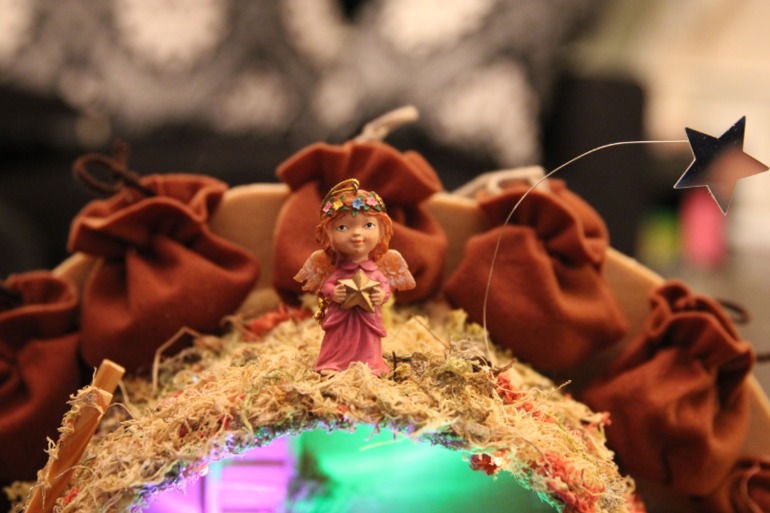 календарь ожидания праздника или рождественский вертеп