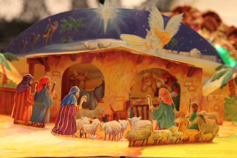 календарь ожидания праздника или рождественский вертеп