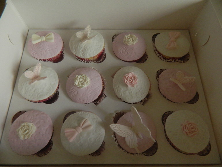 Свадебный тортик и капкейки