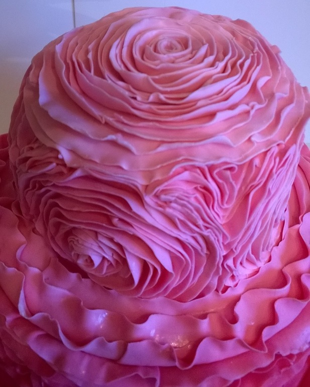 Свадебный тортик с рюшами