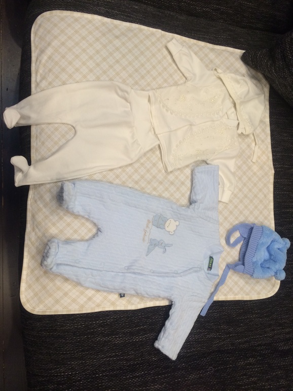 Наши вещички на выписку...