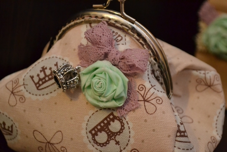 В подарок подруге.