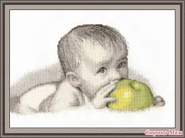 Малыш с яблоком...