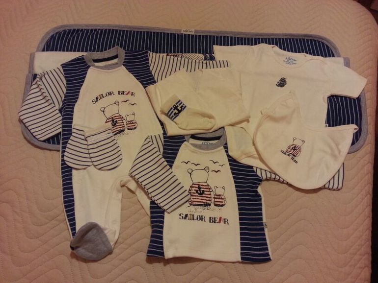 Девочки, какой наряд на выписку лучше?