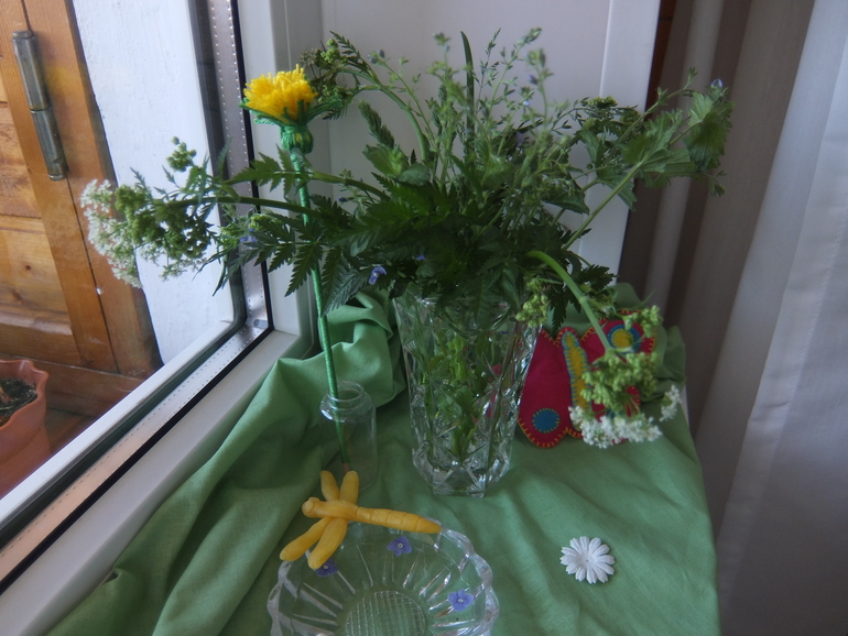 Столик времен года. Конец мая.