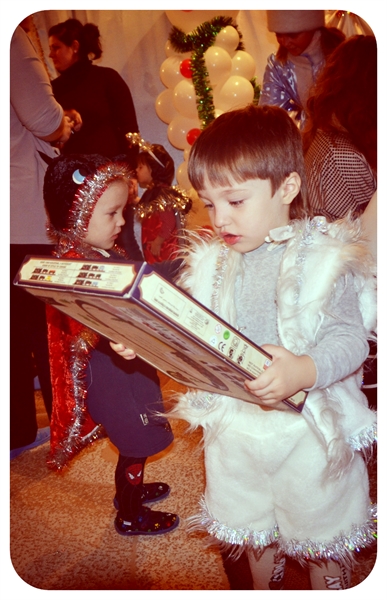 Первый новогодний утренник в яслях