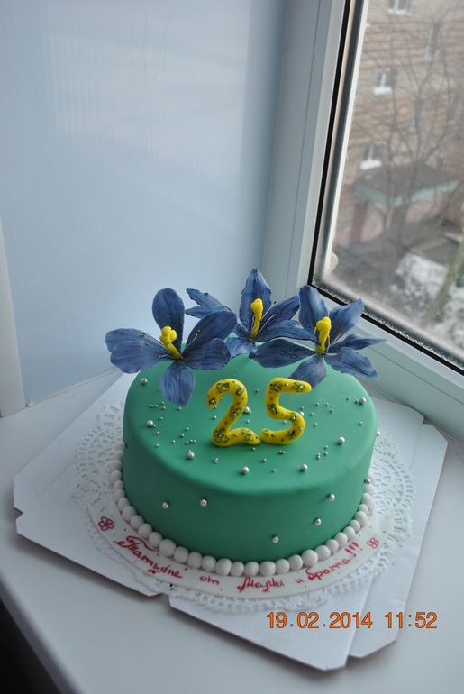 Торт с лилиями