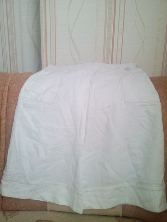 девочки разберите пожалуйста вещи 42-44 р-а.