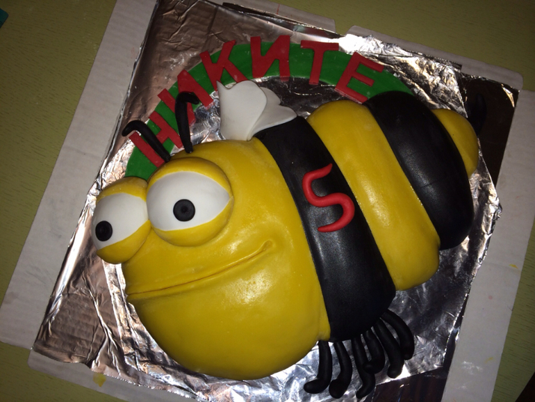 Веселый пчел :)