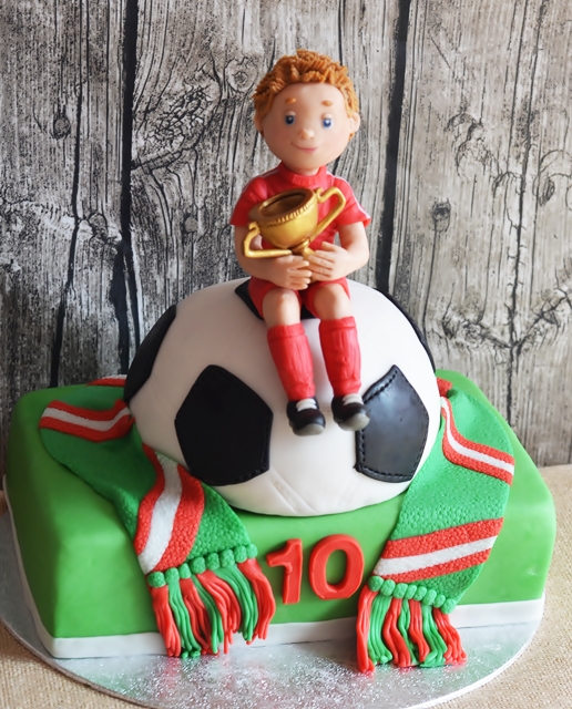 Торт для юного футболиста.