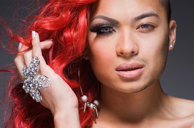 До макияжа и после.