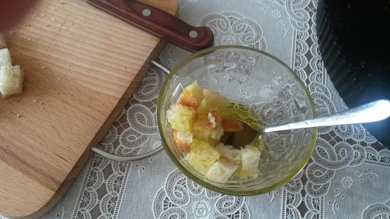 Грибное рагу с крутонами и яйцом пашот