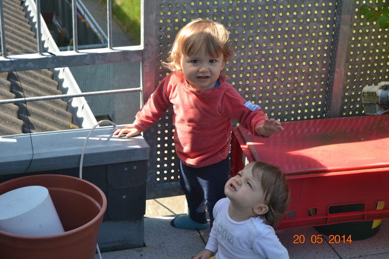 Леону и Луне 15 месяцев!