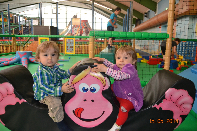 Леону и Луне 15 месяцев!