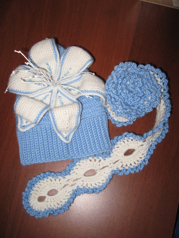 Шапочка с лилией