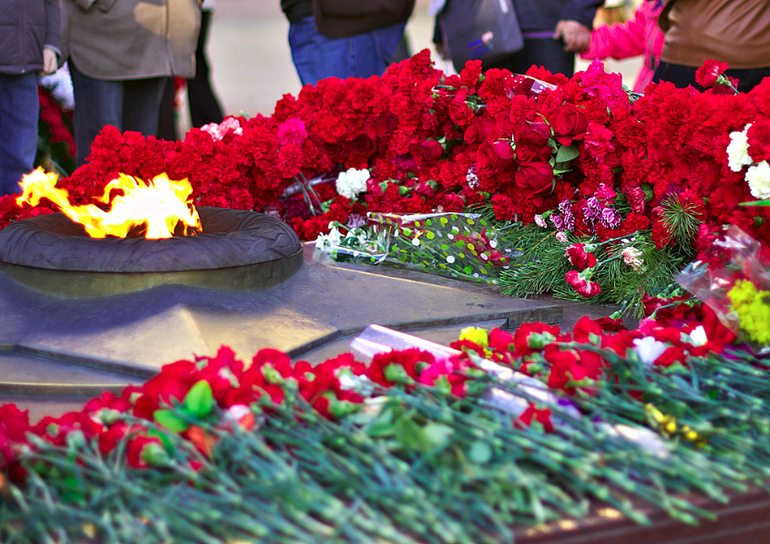 Сегодня у вечного огня...
